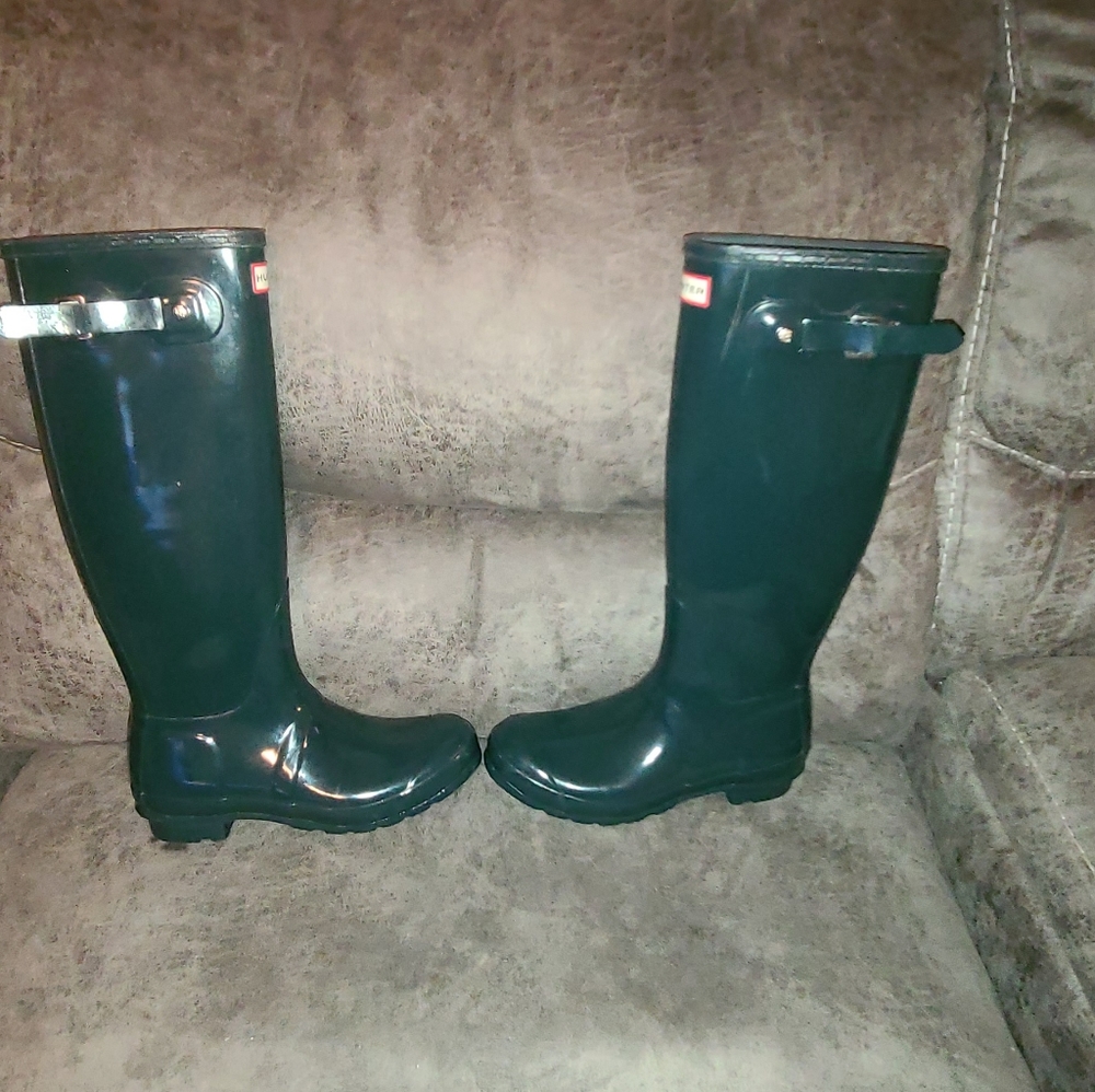 Hunter rain boots. Tall. Wom sz 8. Glossy green